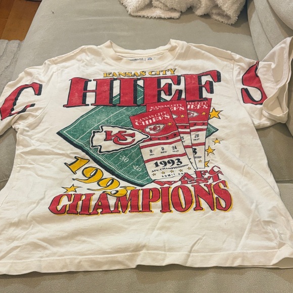 Abercrombie & Fitch - Kansas City Chiefs Shirt - XS men’s/womens M - Picture 2 of 4